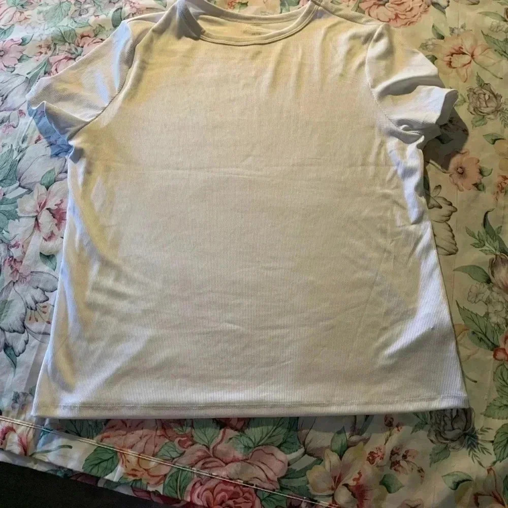 No Boundaries White Ladies T-Shirt Size XXL Short Sleeve